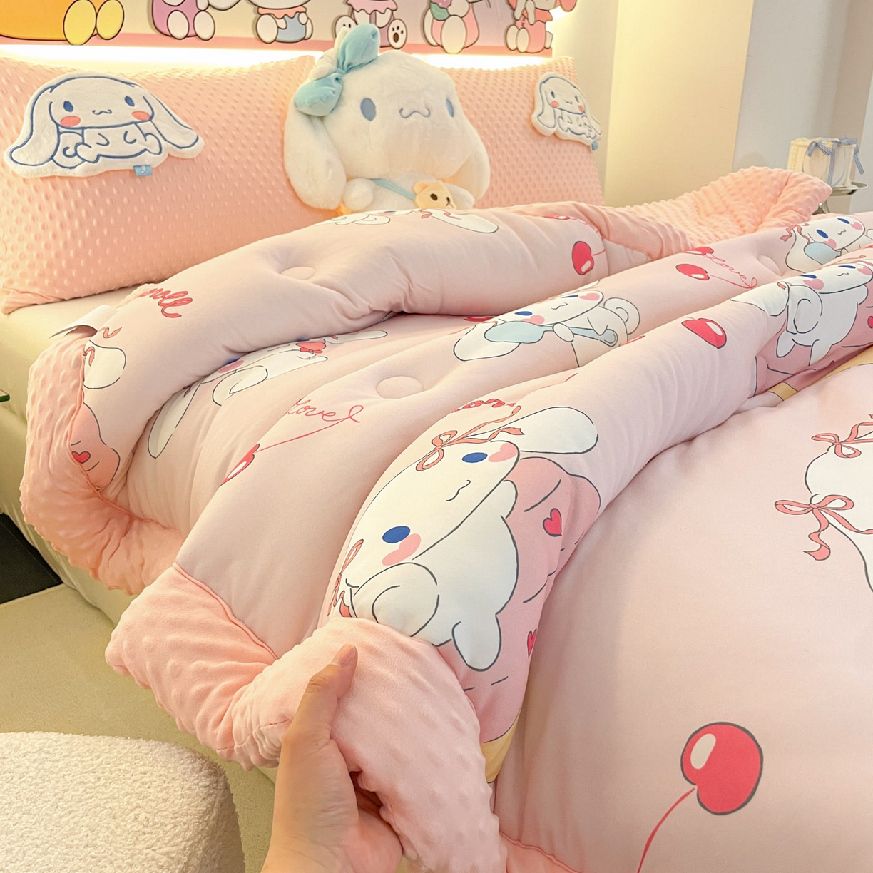 91家纺网 家纺一手货源 找家纺 花满路 2025新款儿童秋冬豆豆被 樱桃大耳狗