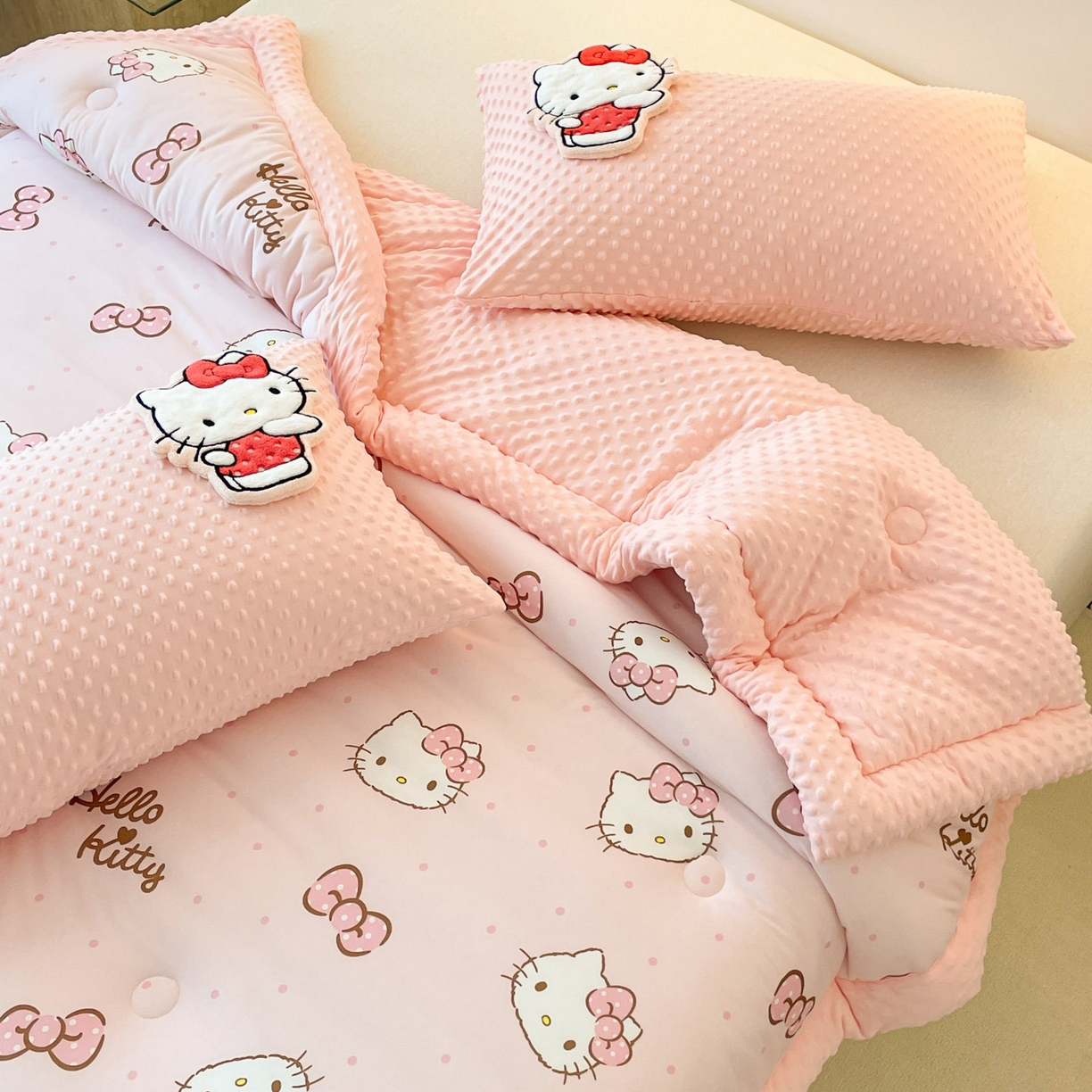 91家纺网 家纺一手货源 找家纺 花满路 2025新款儿童秋冬豆豆被 kitty公主