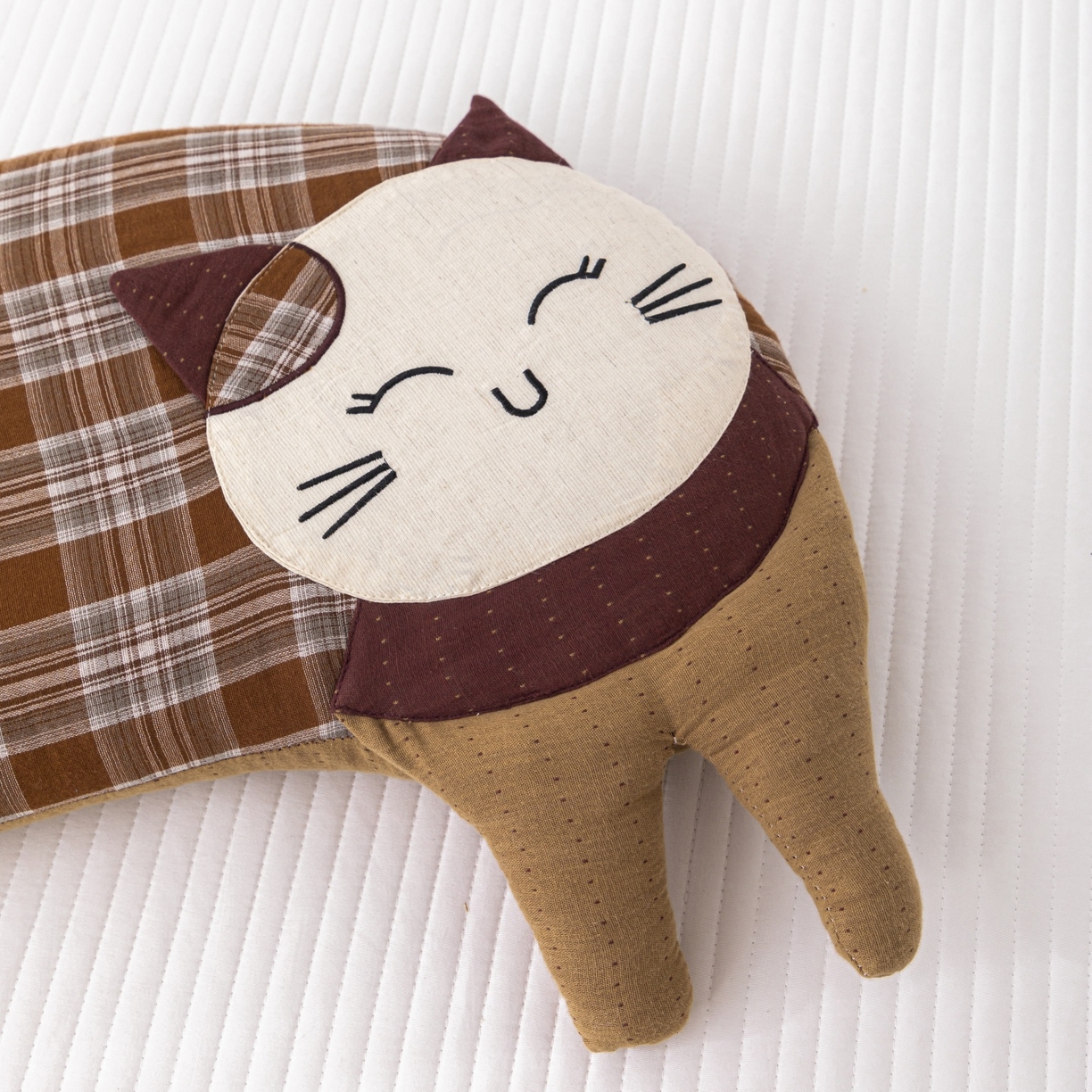 91家纺网 家纺一手货源 找家纺 （总）仁宇枕业 2025新款新品 全棉双层纱格子款象猫猫系列荞麦枕头枕芯