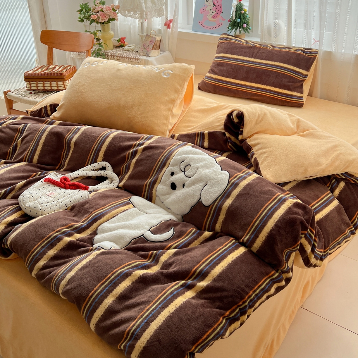 91家纺网 家纺一手货源 找家纺 （总）忆生活 2025新款秋冬高克重牛奶绒贴布绣四件套