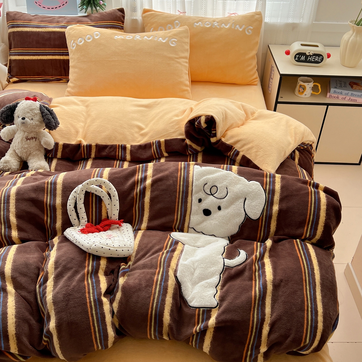 91家纺网 家纺一手货源 找家纺 （总）忆生活 2025新款秋冬高克重牛奶绒贴布绣四件套