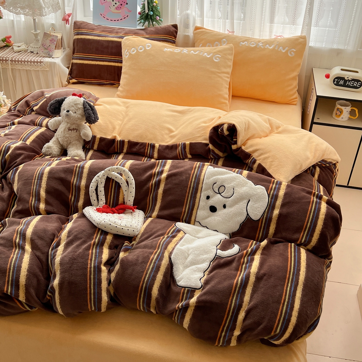 91家纺网 家纺一手货源 找家纺 （总）忆生活 2025新款秋冬高克重牛奶绒贴布绣四件套