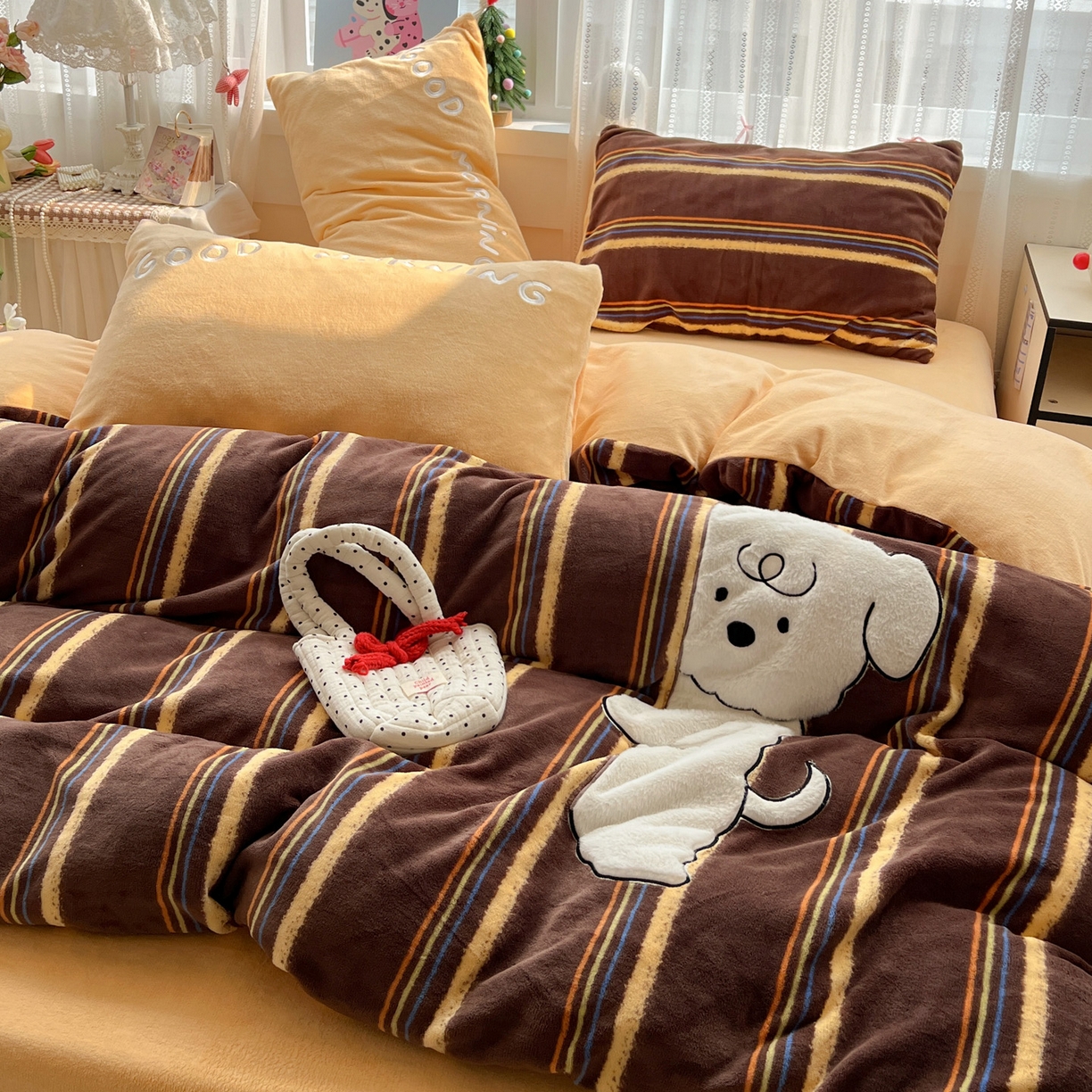 91家纺网 家纺一手货源 找家纺 （总）忆生活 2025新款秋冬高克重牛奶绒贴布绣四件套