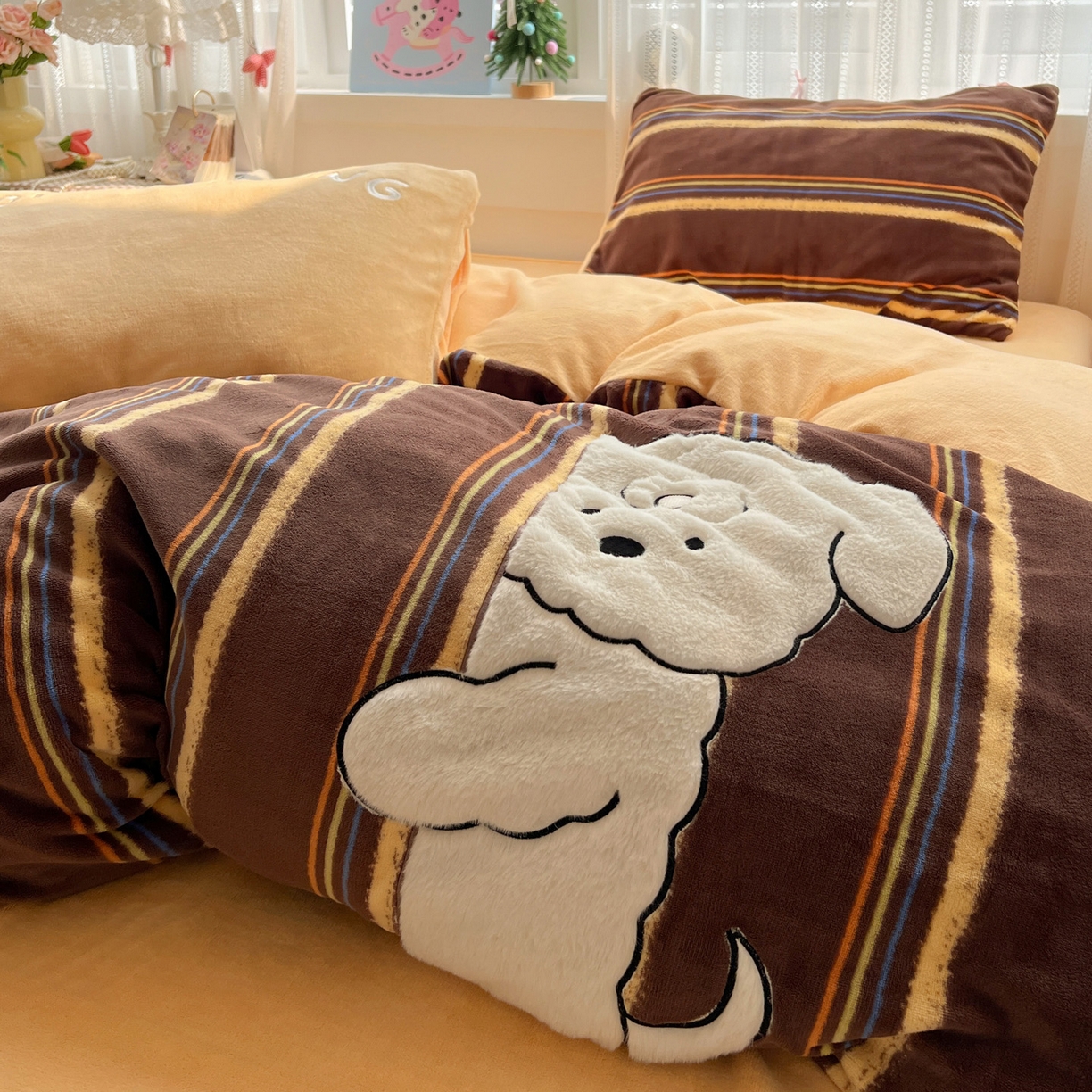 91家纺网 家纺一手货源 找家纺 （总）忆生活 2025新款秋冬高克重牛奶绒贴布绣四件套