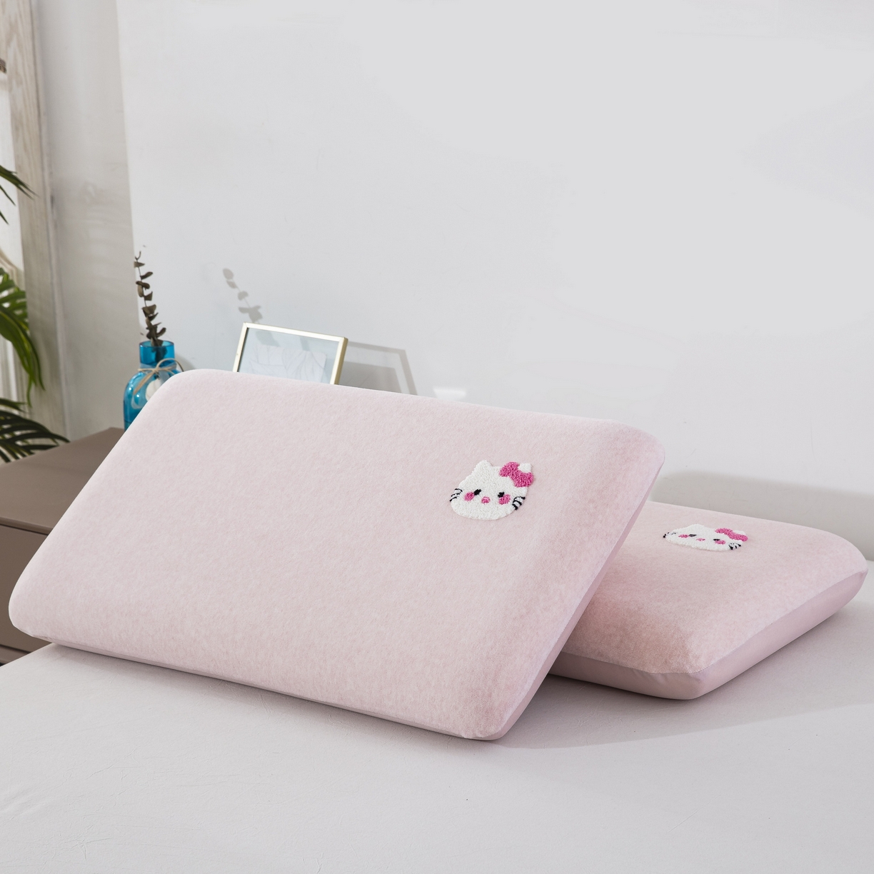 91家纺网 家纺一手货源 找家纺 （总）大黄蜂家居家纺 2025新款毛巾绣仿羊绒星球面包记忆枕套