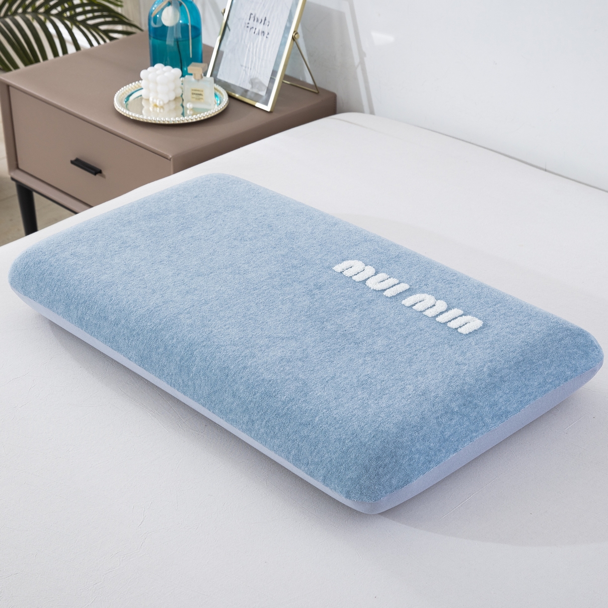 91家纺网 家纺一手货源 找家纺 （总）大黄蜂家居家纺 2025新款毛巾绣仿羊绒星球面包记忆枕套