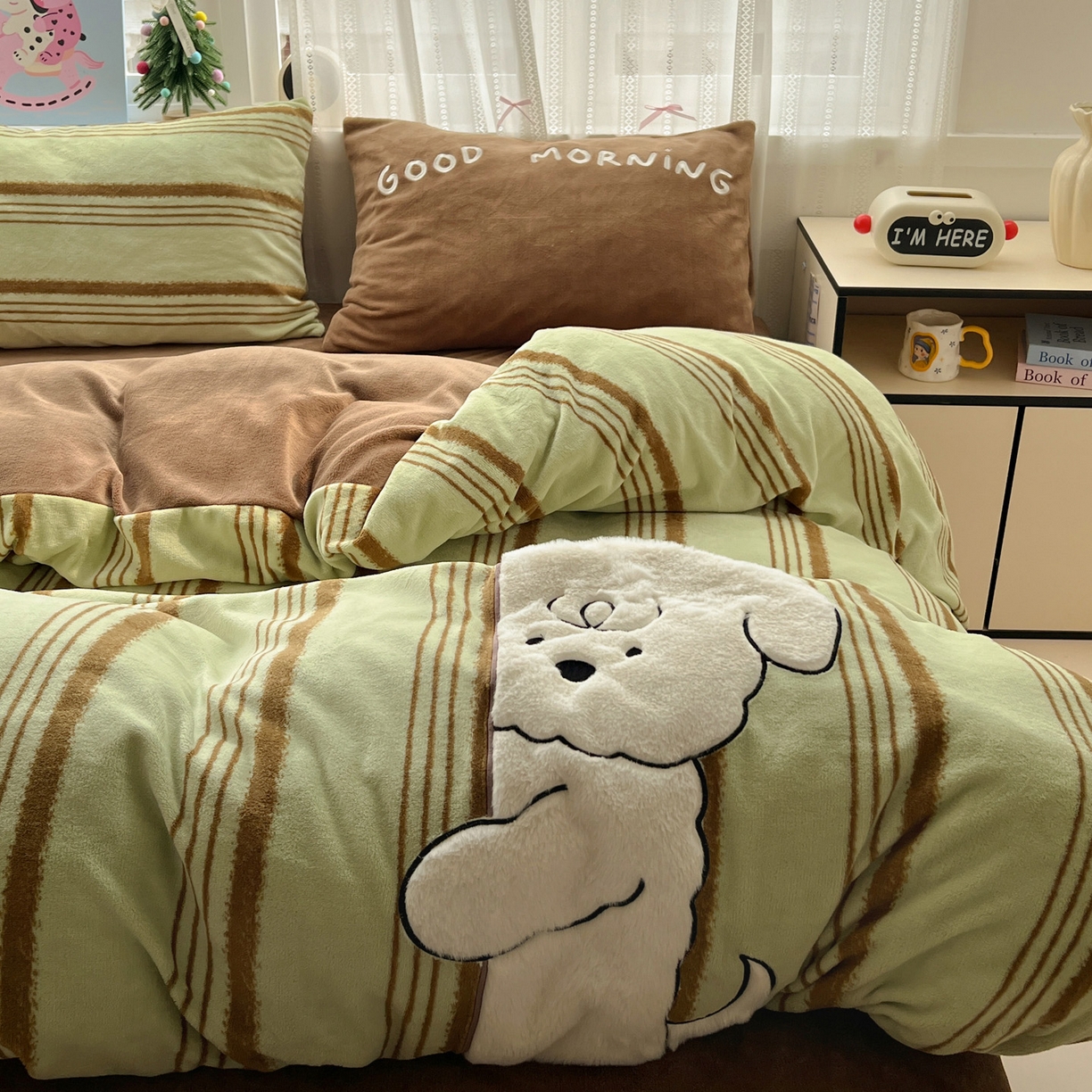 忆生活 2025新款秋冬高克重牛奶绒贴布绣四件套 条纹狗狗-绿