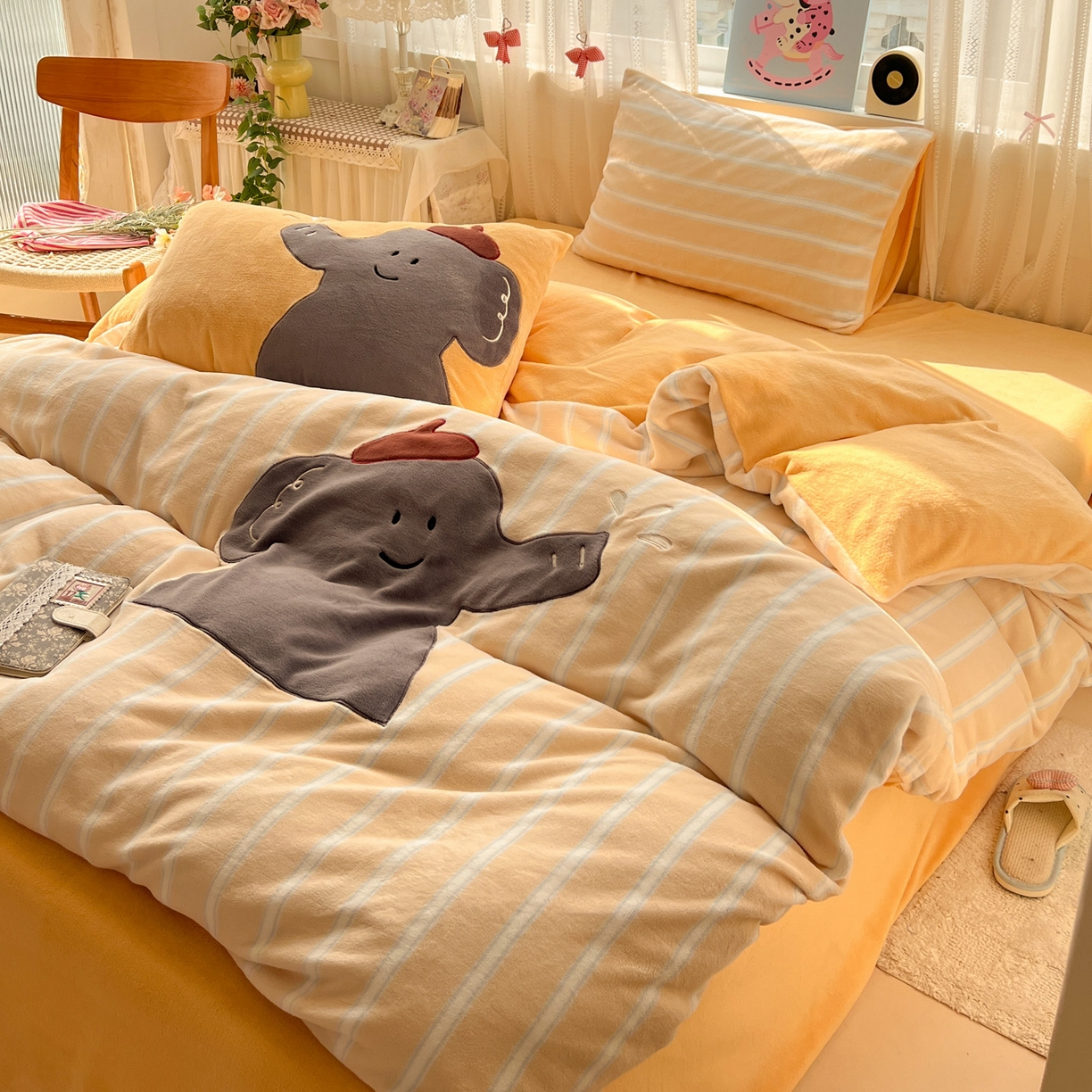 91家纺网 家纺一手货源 找家纺 忆生活 2025新款秋冬高克重牛奶绒贴布绣四件套 条纹小象-黄