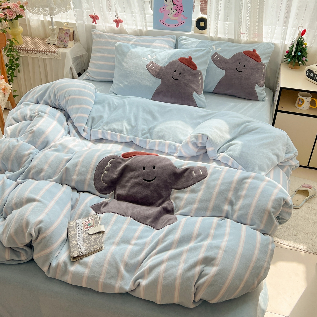 91家纺网 家纺一手货源 找家纺 忆生活 2025新款秋冬高克重牛奶绒贴布绣四件套 条纹小象-蓝