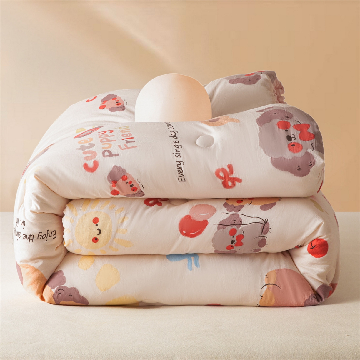 91家纺网 家纺一手货源 找家纺 盛秋家纺 2025新款A类水洗棉水晶绒豆豆被被子被芯 情侣猫+蝴蝶粉