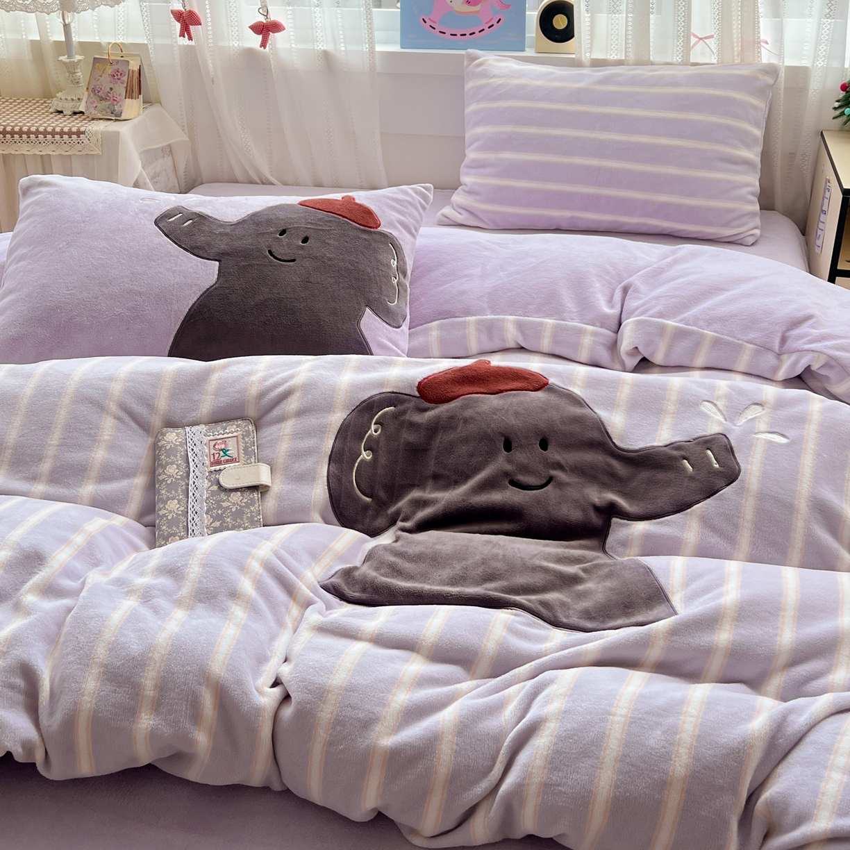91家纺网 家纺一手货源 找家纺 忆生活 2025新款秋冬高克重牛奶绒贴布绣四件套 条纹小象-紫