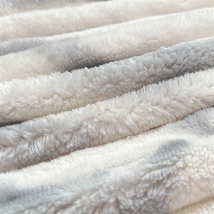 91家纺网 家纺一手货源 找家纺 圣比熊 2025新款法莱绒抱枕套法兰绒枕套宿舍枕芯套兔毛绒30x50枕头套-抽条 法莱绒抽条-梦幻浅灰