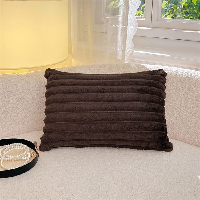 91家纺网 家纺一手货源 找家纺 圣比熊 2025新款法莱绒抱枕套法兰绒枕套宿舍枕芯套兔毛绒30x50枕头套-抽条 法莱绒抽条-咖啡色