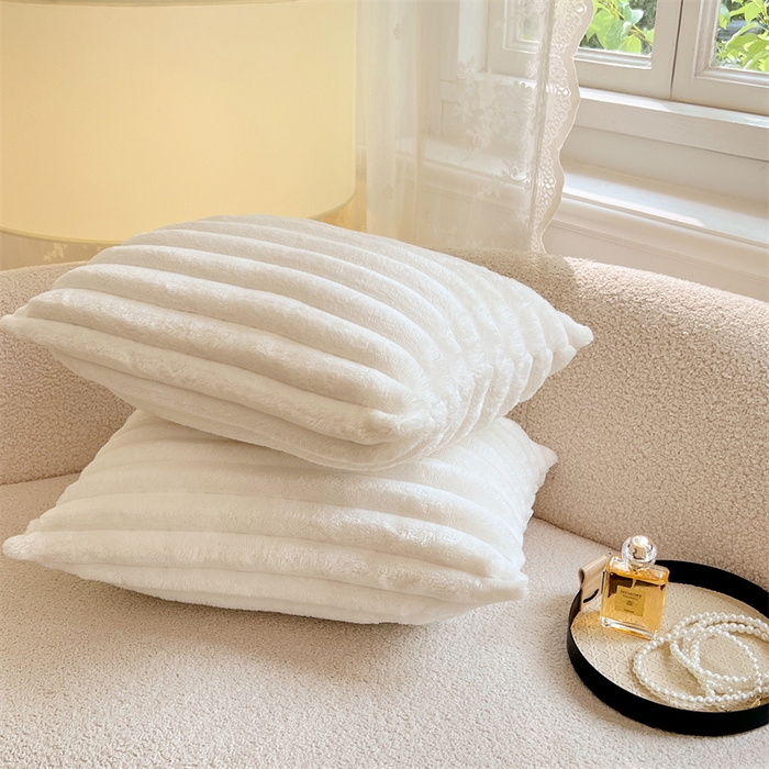 91家纺网 家纺一手货源 找家纺 圣比熊 2025新款法莱绒抱枕套法兰绒枕套宿舍枕芯套兔毛绒30x50枕头套-抽条 法莱绒抽条-晨曦白