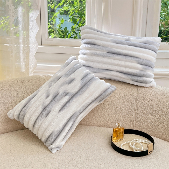 91家纺网 家纺一手货源 找家纺 圣比熊 2025新款法莱绒抱枕套法兰绒枕套宿舍枕芯套兔毛绒30x50枕头套-抽条 法莱绒抽条-梦幻浅灰