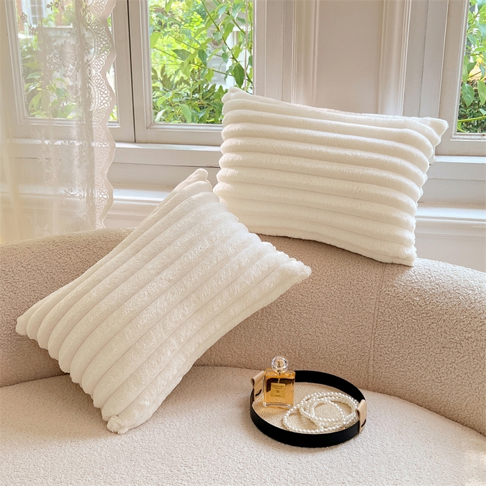 91家纺网 家纺一手货源 找家纺 圣比熊 2025新款法莱绒抱枕套法兰绒枕套宿舍枕芯套兔毛绒30x50枕头套-抽条 法莱绒抽条-晨曦白