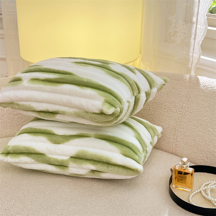 91家纺网 家纺一手货源 找家纺 圣比熊 2025新款法莱绒抱枕套法兰绒枕套宿舍枕芯套兔毛绒30x50枕头套-抽条 法莱绒抽条-梦幻果绿