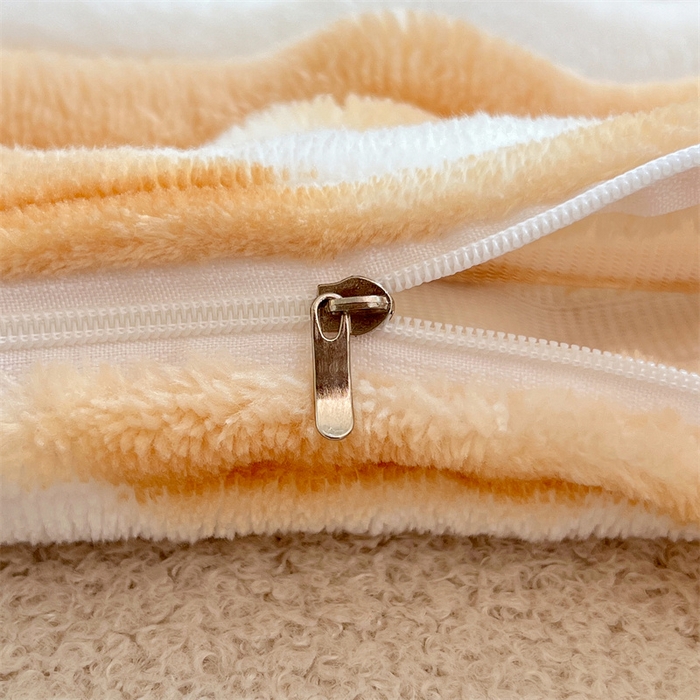 91家纺网 家纺一手货源 找家纺 圣比熊 2025新款法莱绒抱枕套法兰绒枕套宿舍枕芯套兔毛绒30x50枕头套-抽条 法莱绒抽条-梦幻奶咖