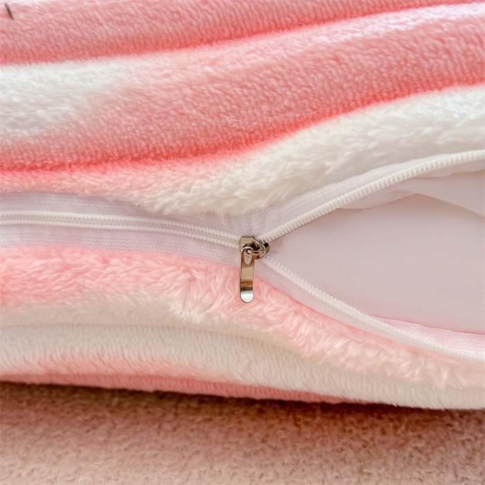 91家纺网 家纺一手货源 找家纺 圣比熊 2025新款法莱绒抱枕套法兰绒枕套宿舍枕芯套兔毛绒30x50枕头套-抽条 法莱绒抽条-梦幻樱粉