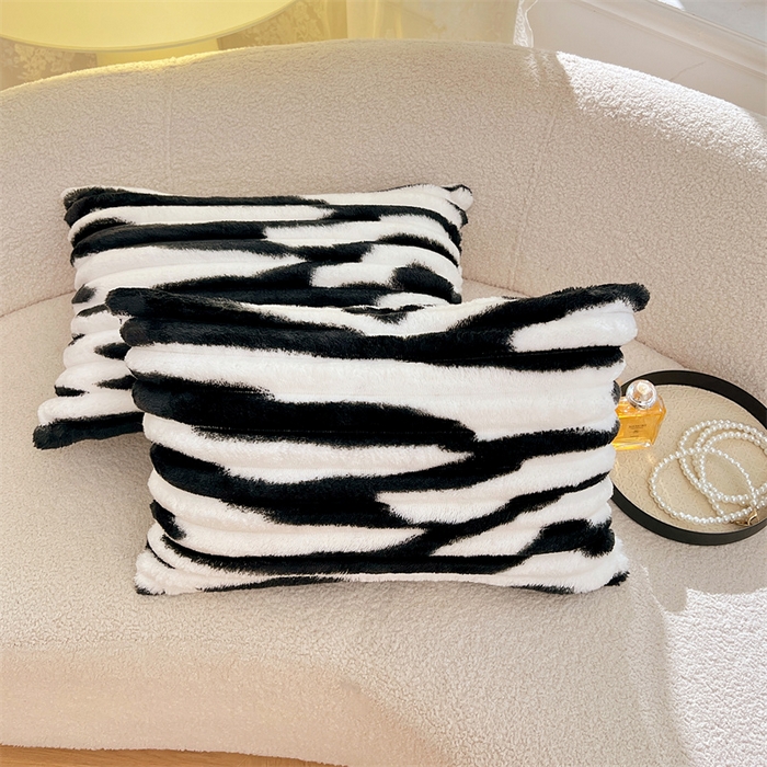 91家纺网 家纺一手货源 找家纺 圣比熊 2025新款法莱绒抱枕套法兰绒枕套宿舍枕芯套兔毛绒30x50枕头套-抽条 法莱绒抽条-梦幻墨白