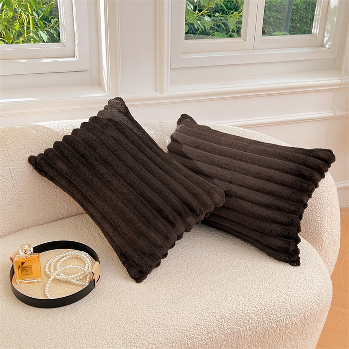 91家纺网 家纺一手货源 找家纺 圣比熊 2025新款法莱绒抱枕套法兰绒枕套宿舍枕芯套兔毛绒30x50枕头套-抽条 法莱绒抽条-咖啡色