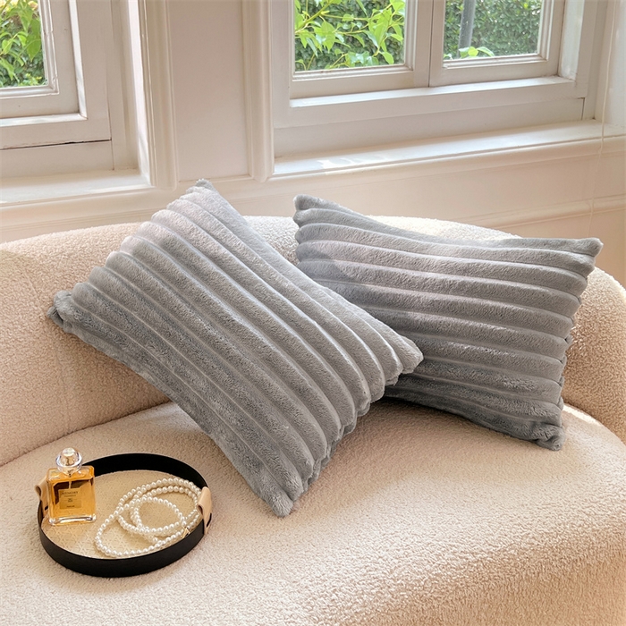 91家纺网 家纺一手货源 找家纺 圣比熊 2025新款法莱绒抱枕套法兰绒枕套宿舍枕芯套兔毛绒30x50枕头套-抽条 法莱绒抽条-烟雨灰