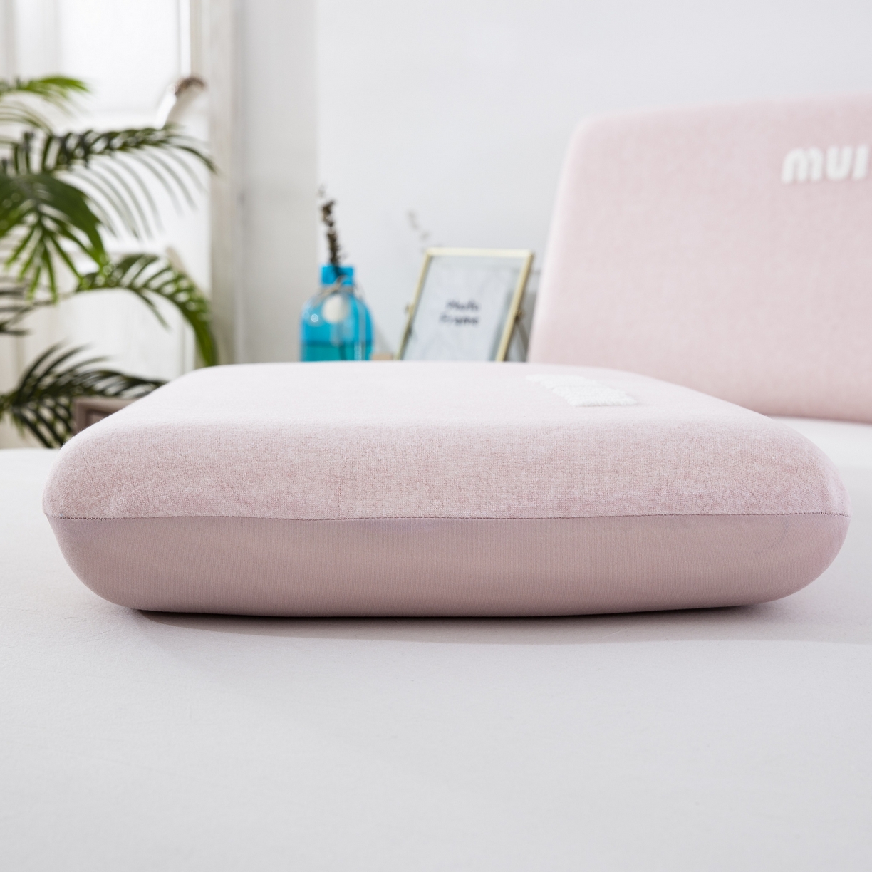 91家纺网 家纺一手货源 找家纺 大黄蜂家居家纺 2025新款毛巾绣仿羊绒星球面包记忆枕套 多巴胺粉