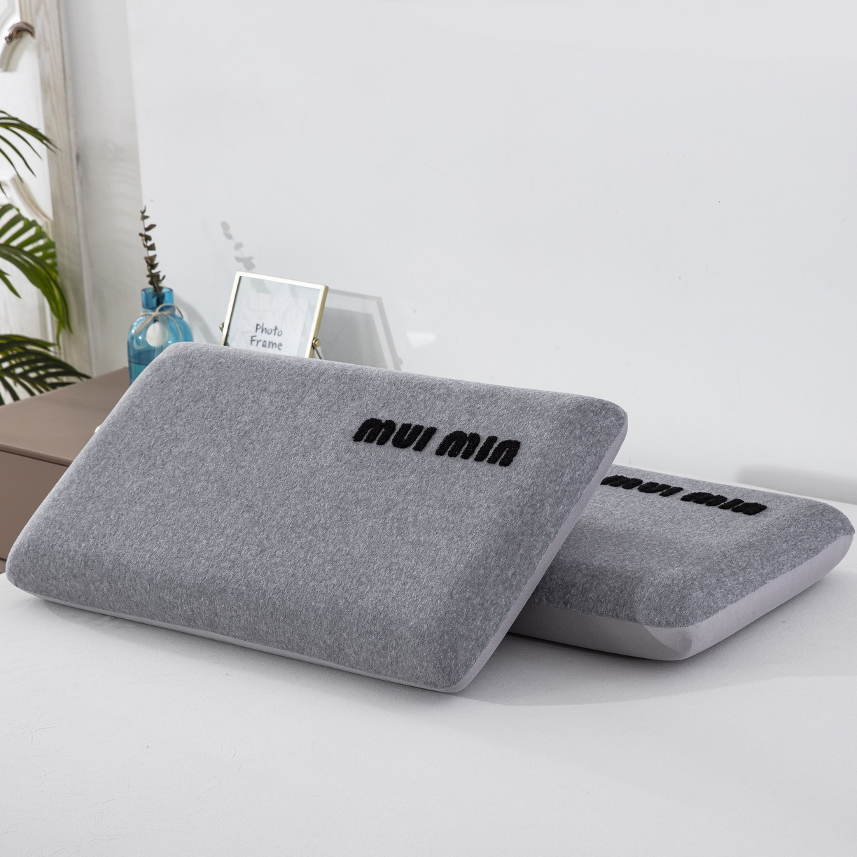 91家纺网 家纺一手货源 找家纺 大黄蜂家居家纺 2025新款毛巾绣仿羊绒星球面包记忆枕套 多巴胺灰