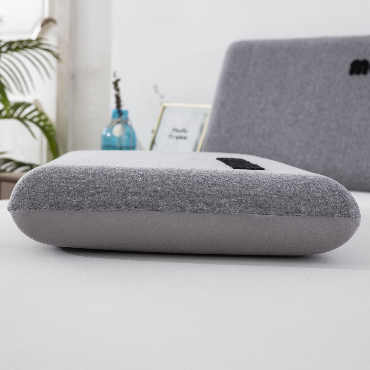 91家纺网 家纺一手货源 找家纺 大黄蜂家居家纺 2025新款毛巾绣仿羊绒星球面包记忆枕套 多巴胺灰