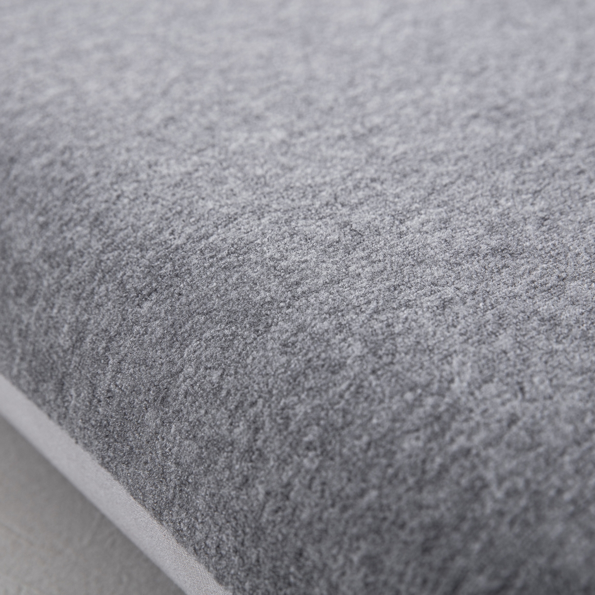 91家纺网 家纺一手货源 找家纺 大黄蜂家居家纺 2025新款毛巾绣仿羊绒星球面包记忆枕套 多巴胺灰