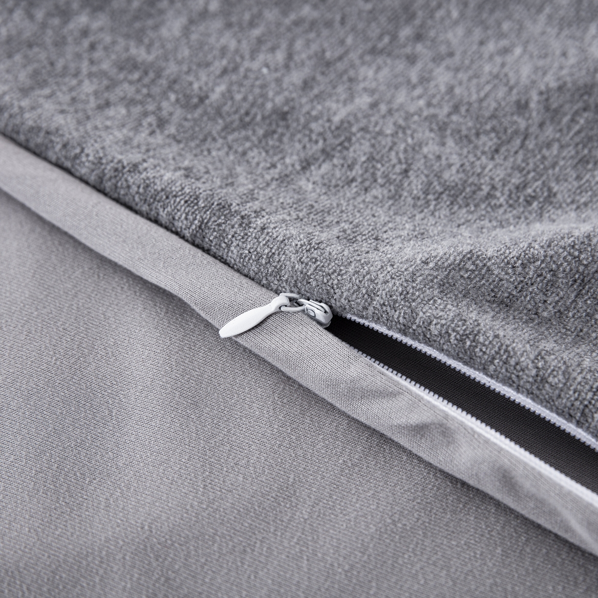 91家纺网 家纺一手货源 找家纺 大黄蜂家居家纺 2025新款毛巾绣仿羊绒星球面包记忆枕套 多巴胺灰