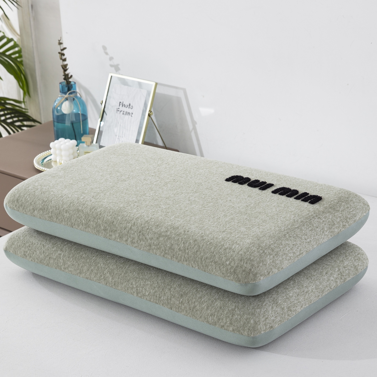 大黄蜂家居家纺 2025新款毛巾绣仿羊绒星球面包记忆枕套 多巴胺绿