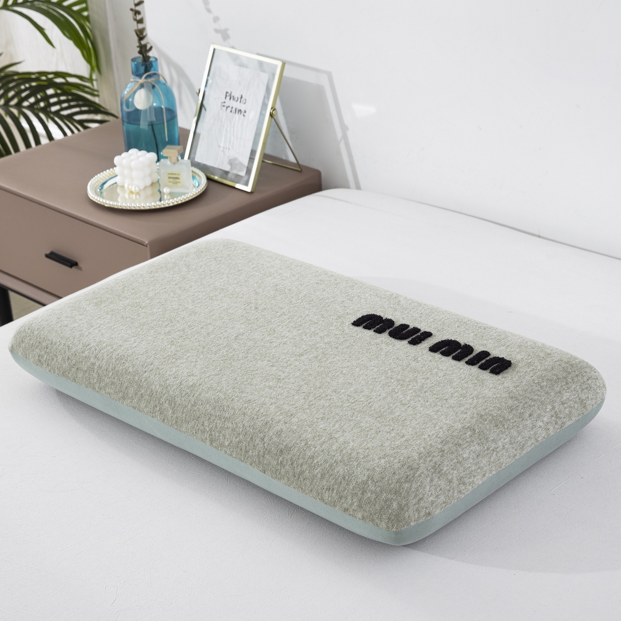 91家纺网 家纺一手货源 找家纺 大黄蜂家居家纺 2025新款毛巾绣仿羊绒星球面包记忆枕套 多巴胺绿