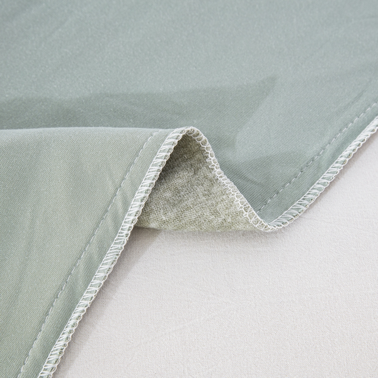 91家纺网 家纺一手货源 找家纺 大黄蜂家居家纺 2025新款毛巾绣仿羊绒星球面包记忆枕套 多巴胺绿