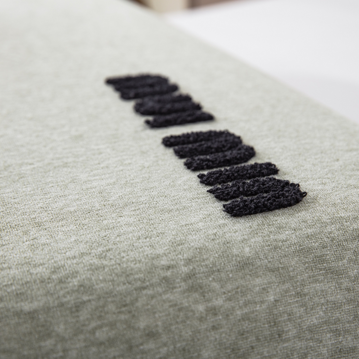 91家纺网 家纺一手货源 找家纺 大黄蜂家居家纺 2025新款毛巾绣仿羊绒星球面包记忆枕套 多巴胺绿