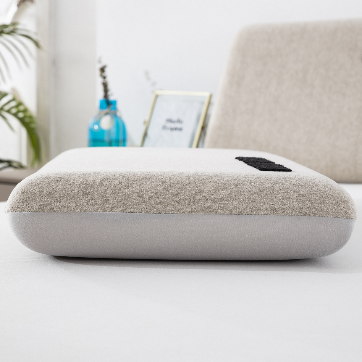 91家纺网 家纺一手货源 找家纺 大黄蜂家居家纺 2025新款毛巾绣仿羊绒星球面包记忆枕套 多巴胺驼