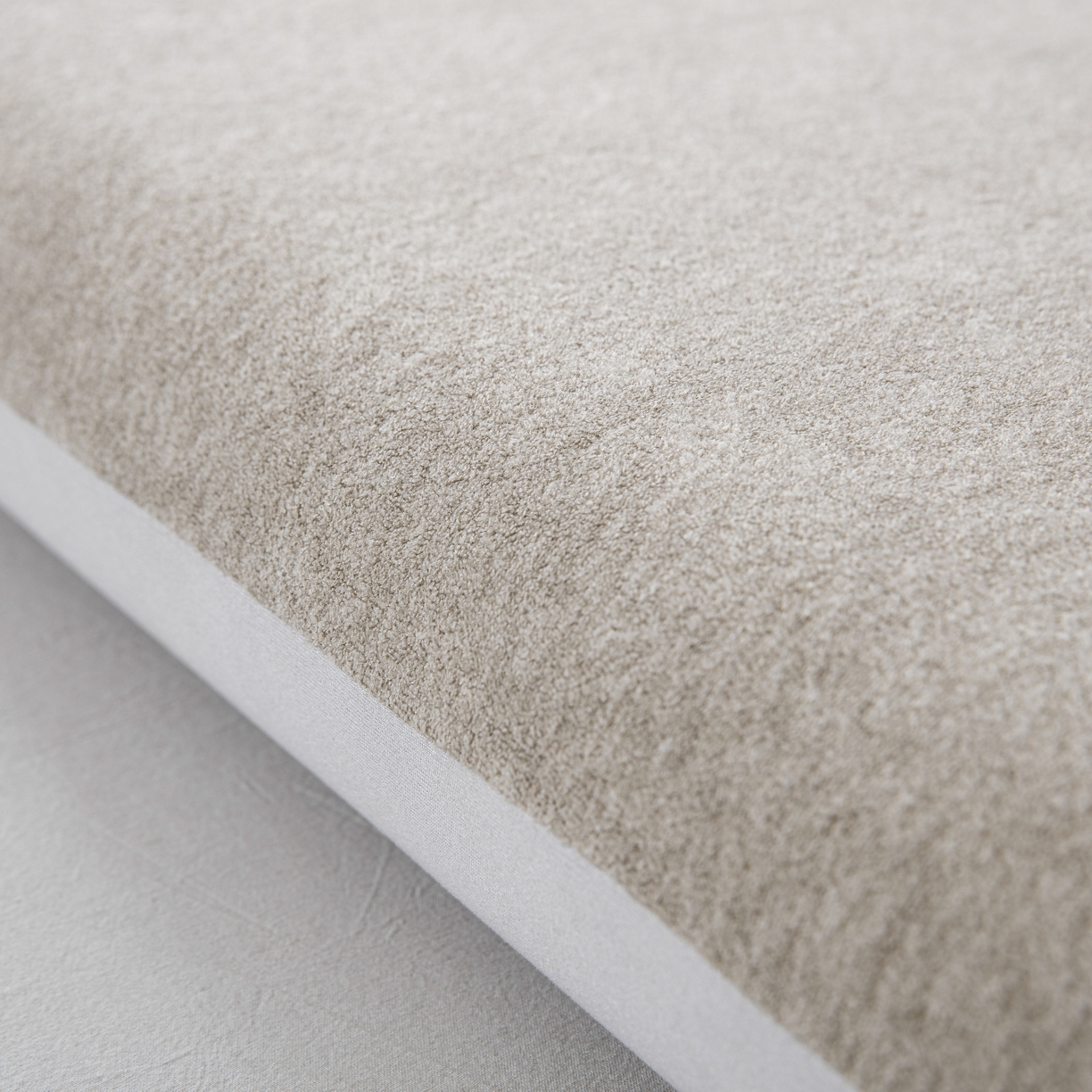 91家纺网 家纺一手货源 找家纺 大黄蜂家居家纺 2025新款毛巾绣仿羊绒星球面包记忆枕套 多巴胺驼