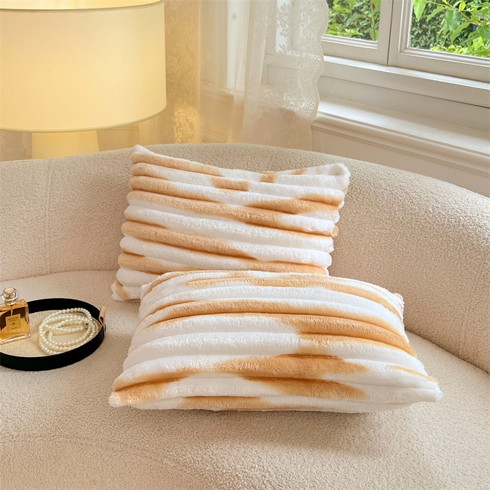 91家纺网 家纺一手货源 找家纺 圣比熊 2025新款法莱绒抱枕套法兰绒枕套宿舍枕芯套兔毛绒30x50枕头套-抽条 法莱绒抽条-梦幻奶咖