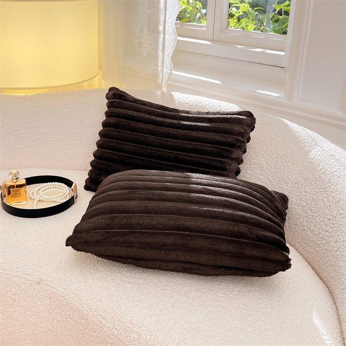 91家纺网 家纺一手货源 找家纺 圣比熊 2025新款法莱绒抱枕套法兰绒枕套宿舍枕芯套兔毛绒30x50枕头套-抽条 法莱绒抽条-咖啡色