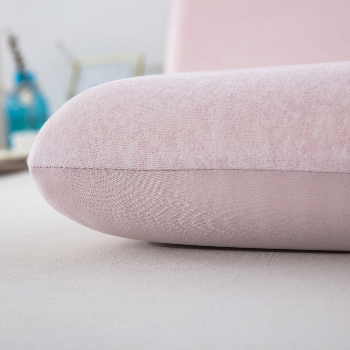 91家纺网 家纺一手货源 找家纺 大黄蜂家居家纺 2025新款毛巾绣仿羊绒星球面包记忆枕套 小猫粉