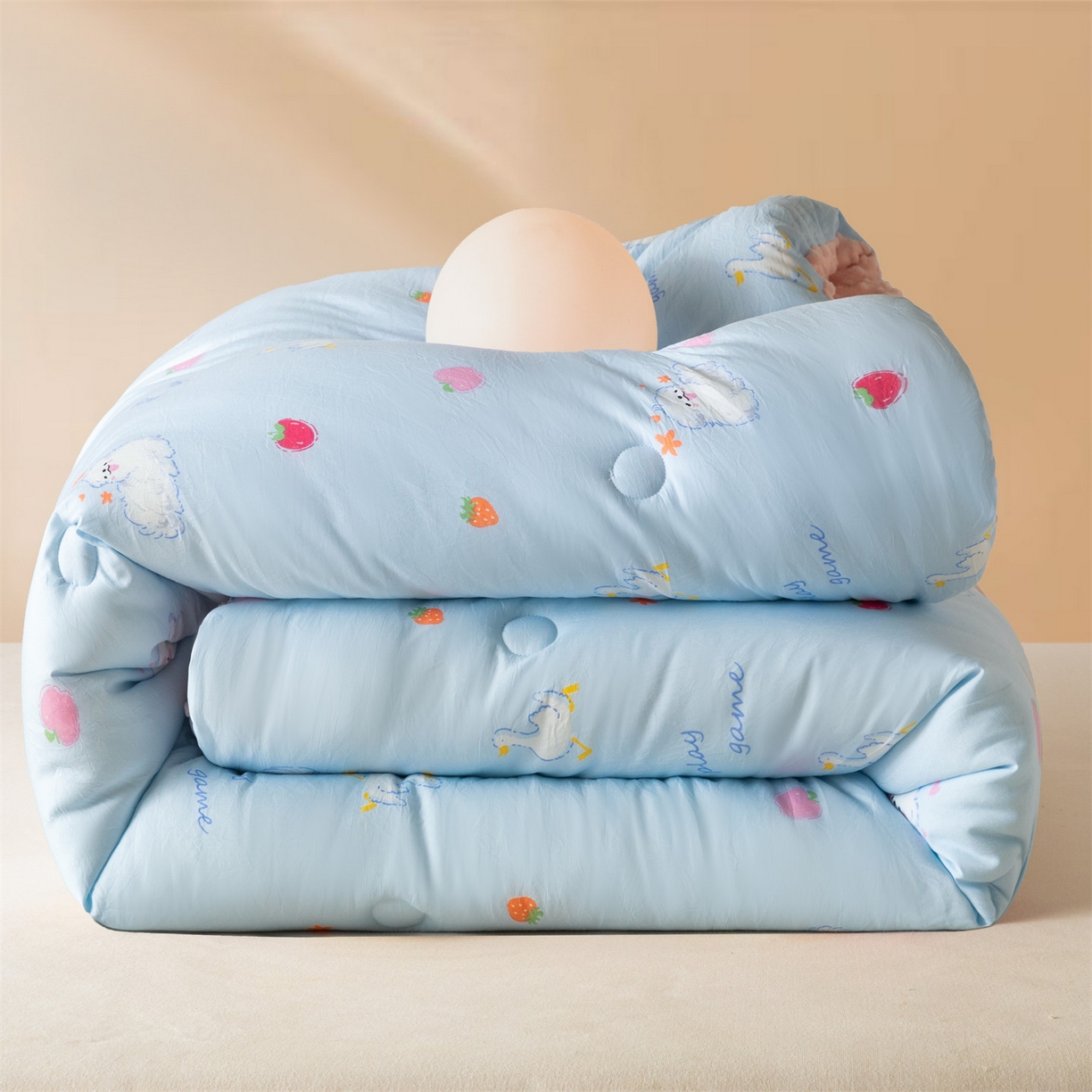 91家纺网 家纺一手货源 找家纺 盛秋家纺 2025新款A类水洗棉水晶绒豆豆被被子被芯 甜心猫+蝴蝶粉