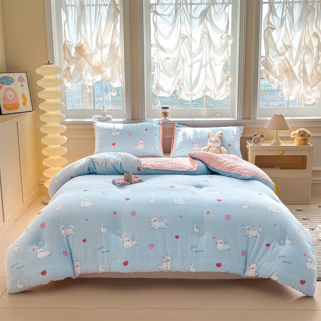 91家纺网 家纺一手货源 找家纺 盛秋家纺 2025新款A类水洗棉水晶绒豆豆被被子被芯 甜心猫+蝴蝶粉