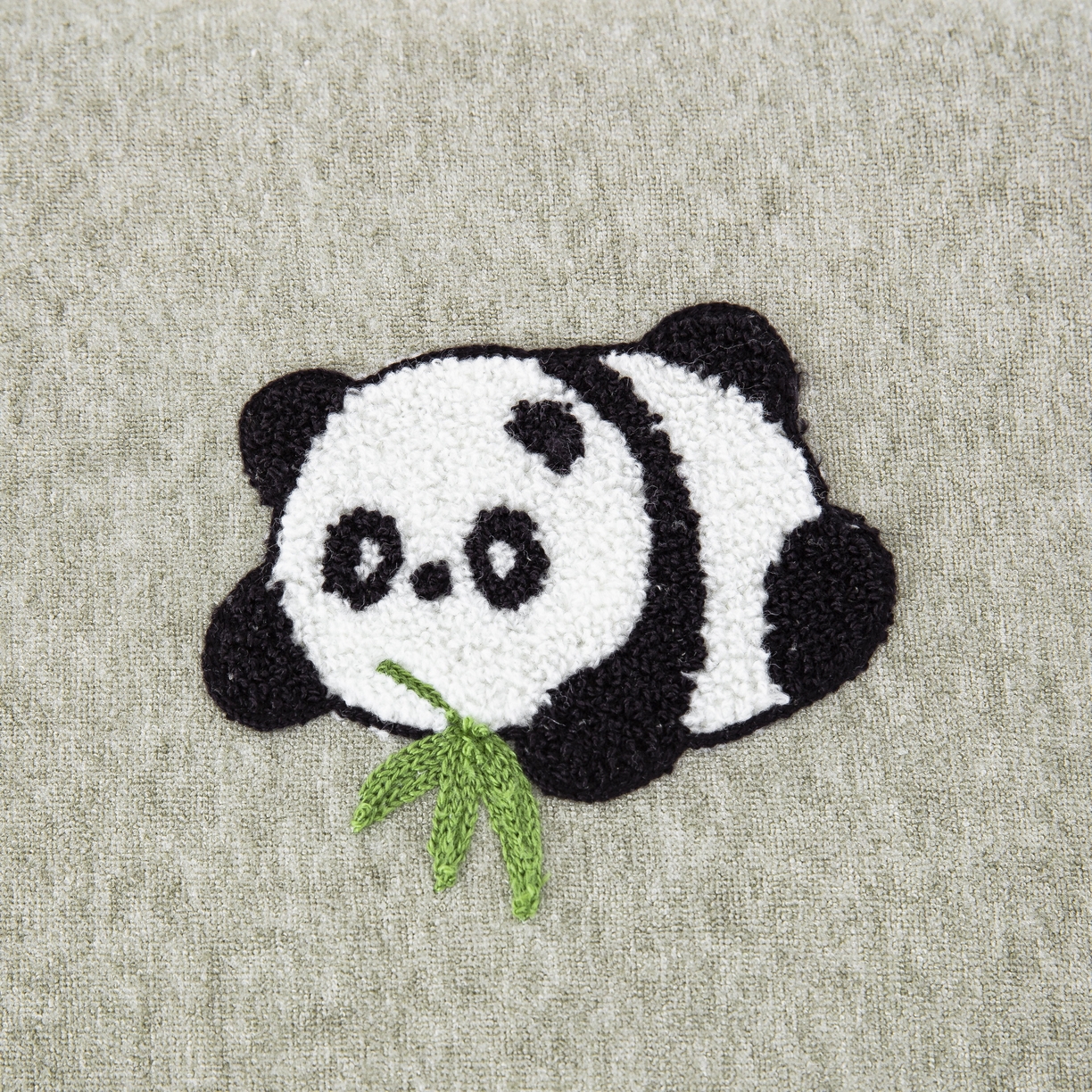 91家纺网 家纺一手货源 找家纺 大黄蜂家居家纺 2025新款毛巾绣仿羊绒星球面包记忆枕套 熊猫绿