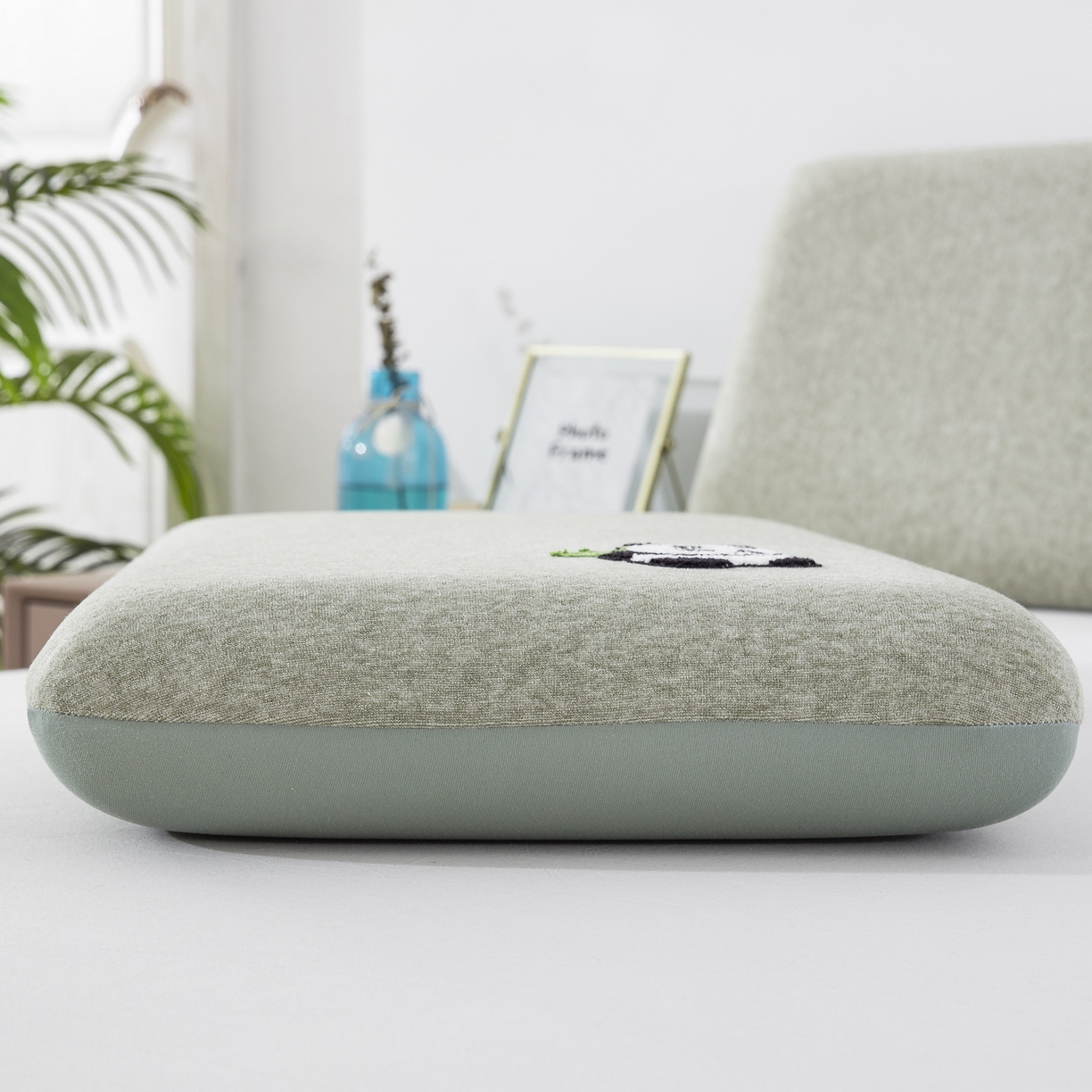 91家纺网 家纺一手货源 找家纺 大黄蜂家居家纺 2025新款毛巾绣仿羊绒星球面包记忆枕套 熊猫绿