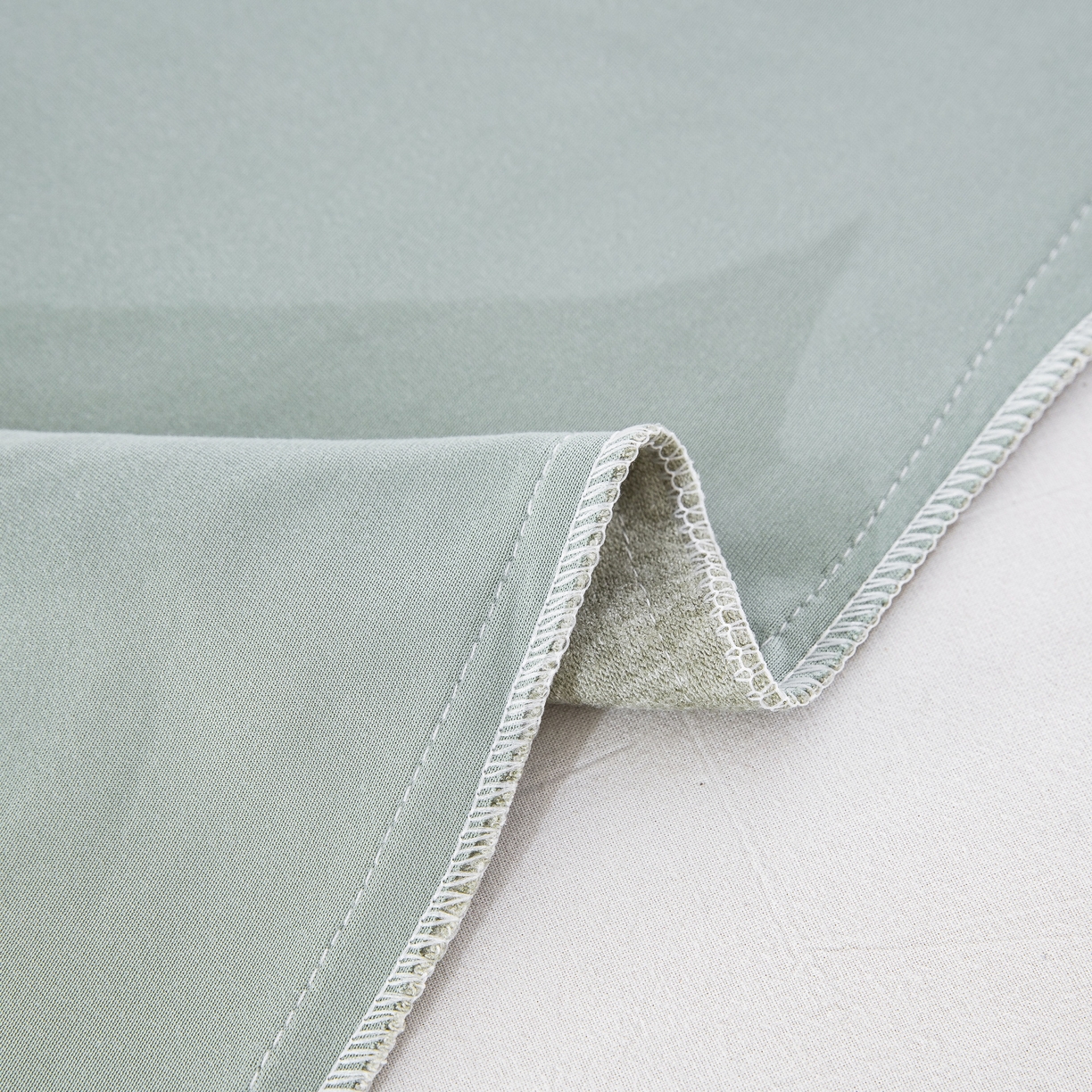 91家纺网 家纺一手货源 找家纺 大黄蜂家居家纺 2025新款毛巾绣仿羊绒星球面包记忆枕套 熊猫绿