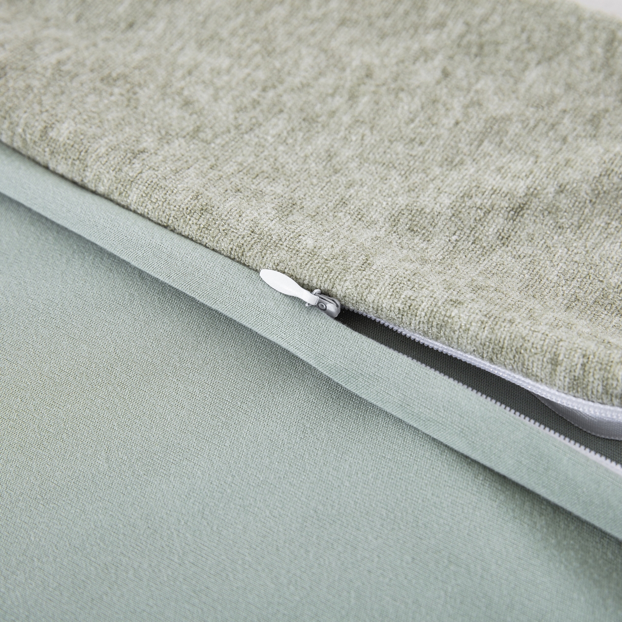 91家纺网 家纺一手货源 找家纺 大黄蜂家居家纺 2025新款毛巾绣仿羊绒星球面包记忆枕套 熊猫绿