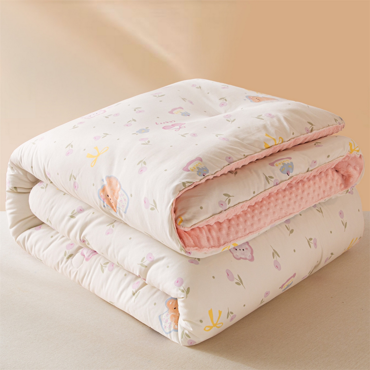 91家纺网 家纺一手货源 找家纺 盛秋家纺 2025新款A类水洗棉水晶绒豆豆被被子被芯 花满天+蝴蝶粉