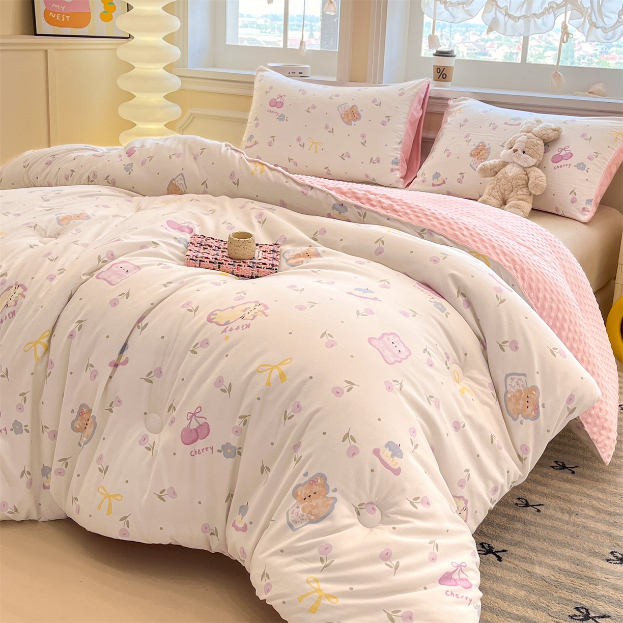 91家纺网 家纺一手货源 找家纺 盛秋家纺 2025新款A类水洗棉水晶绒豆豆被被子被芯 花满天+蝴蝶粉