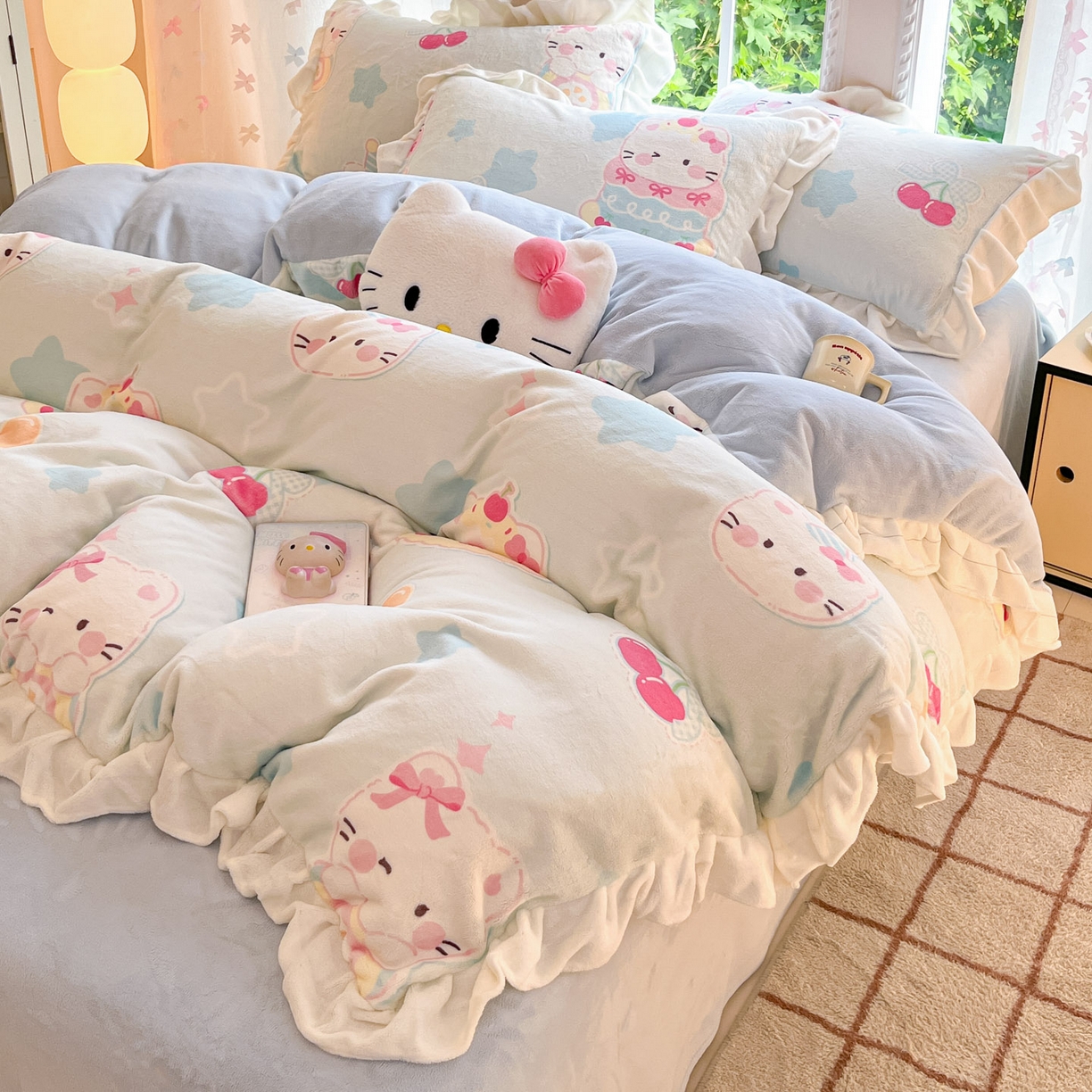 91家纺网 家纺一手货源 找家纺 慕澄家居 2025新款花边款牛奶绒印花四件套 花边款-蛋糕猫咪