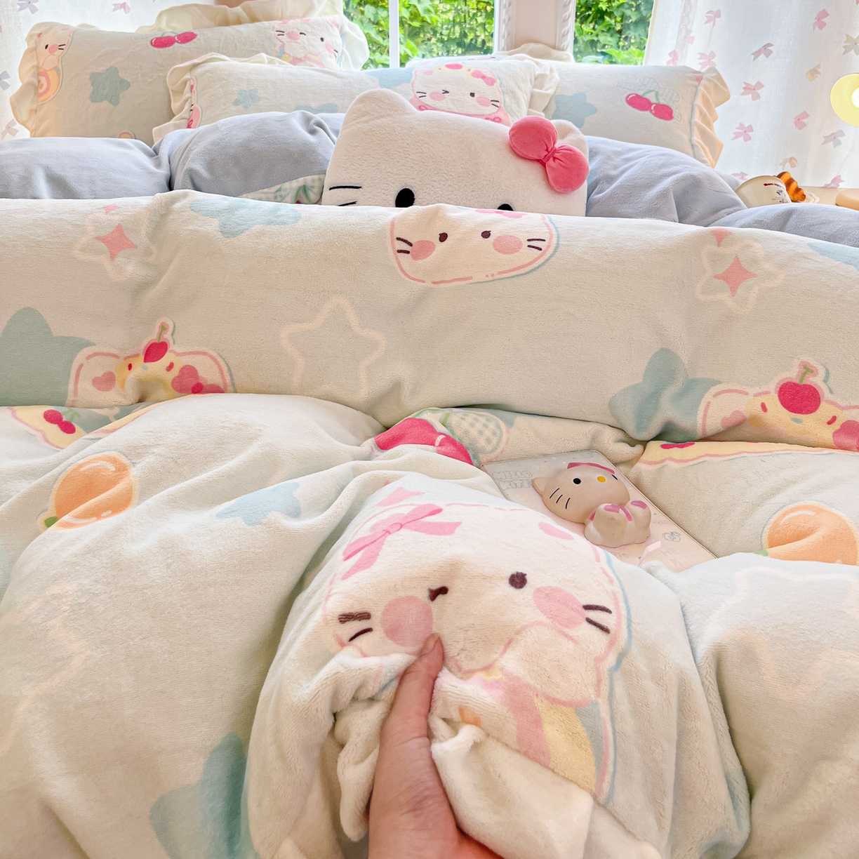 91家纺网 家纺一手货源 找家纺 慕澄家居 2025新款花边款牛奶绒印花四件套 花边款-蛋糕猫咪